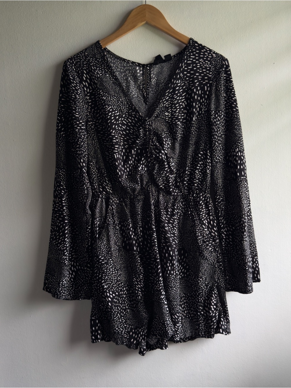 Roxy Pretty Stardust Black White Dash Print Long Bell Sleeve Romper Size Large⁠